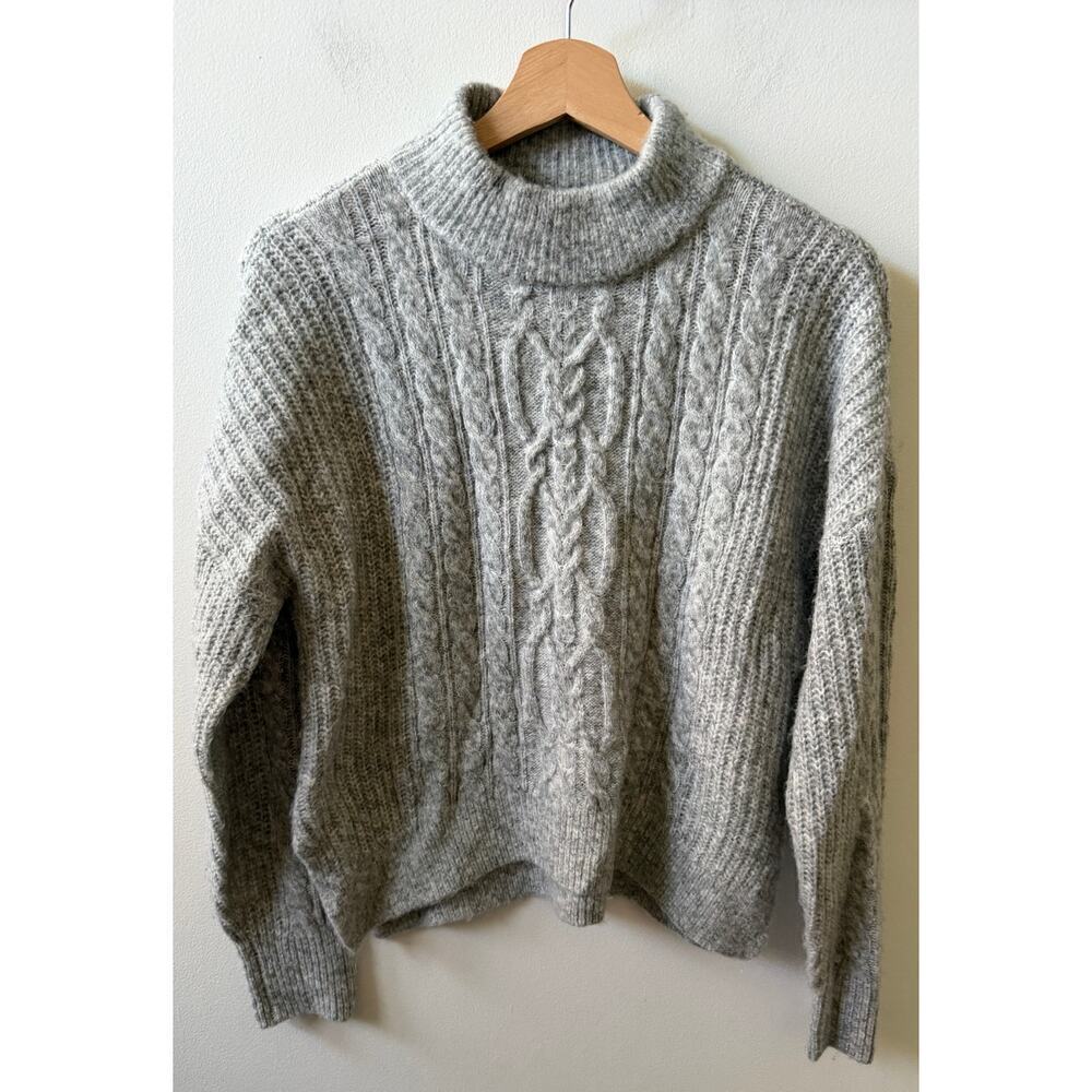 Abercrombie & Fitch cable knit grey sweater women's size XS